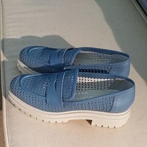 BNWOT Chic Blue Perforated Women's Loafers By beautiisouls By Robyn Shreiber 11